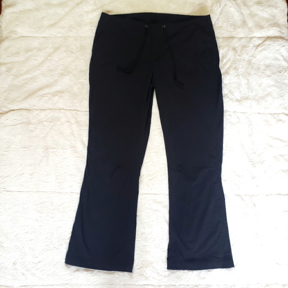 Columbia women's water resistant hiking bootcut pants. Black size 14 short